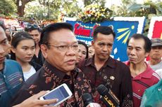 Agung Laksono ke Balai Kota Lihat Karangan Bunga untuk Ahok-Djarot