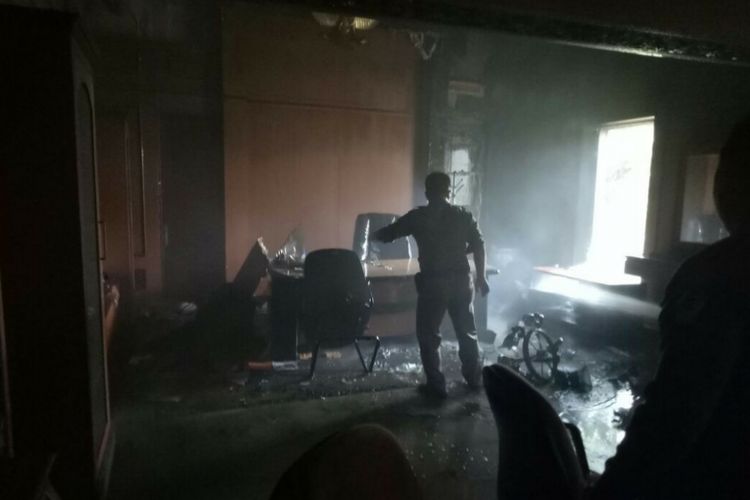 Ruang kerja bupati Pamekasan yang terbakar. Kebakaran diduga karena korsleting jaringan listrik.