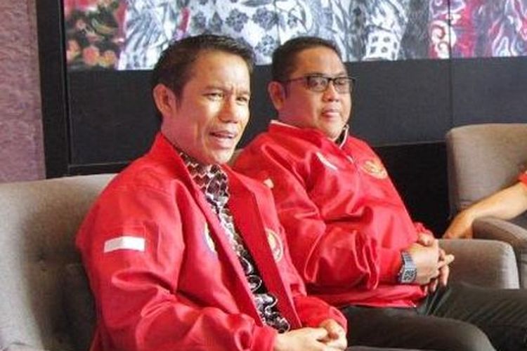 Yunus Nusi (kiri), Plt Sekjen PSSI.