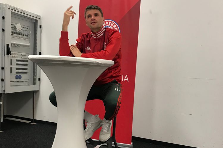 Thomas Mueller saat melalukan sesi wawancara pada Bundesliga Media Visit di Stadion Allianz Arena seusai laga Bayern Muenchen vs Hertha Berlin, 23 Februari 2019. 
