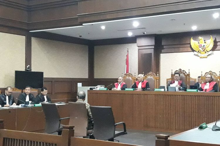 Sidang perdana eks Dirut PT Garuda Indonesia, Emirsyah Satar, di Pengadilan Tipikor, Jakarta, Senin (30/12/2019).