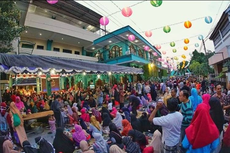 Suasana Kampung Ramadhan di Masjid Jogokariyan, Yogyakarta.