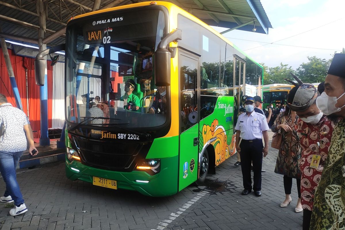 Bus Trans Jatim transportasi publik yang akan siap melayani masyarakat Jatim