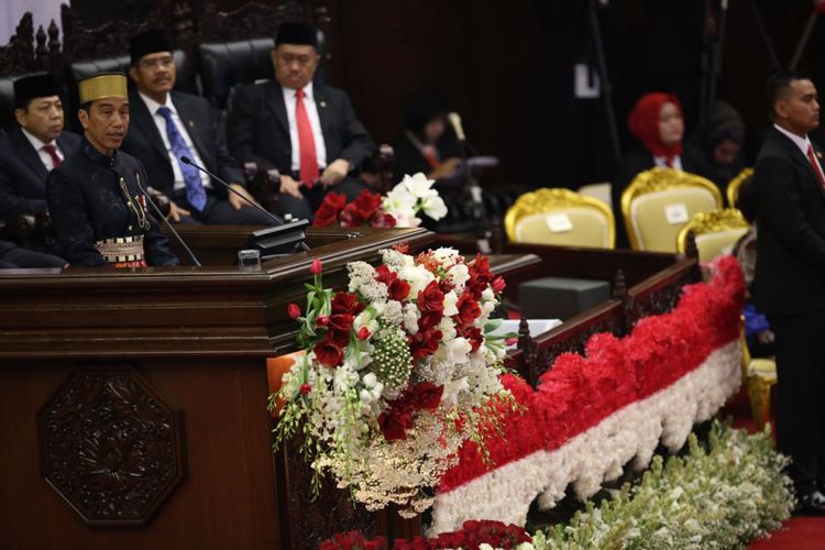 Presiden Joko Widodo memberikan pidato kenegaraan pada sidang tahunan Majelis Permusyawaratan Rakyat Republik Indonesia Tahun 2017di Kompleks Parlemen, Senayan, Jakarta, Rabu (16/8/2017).