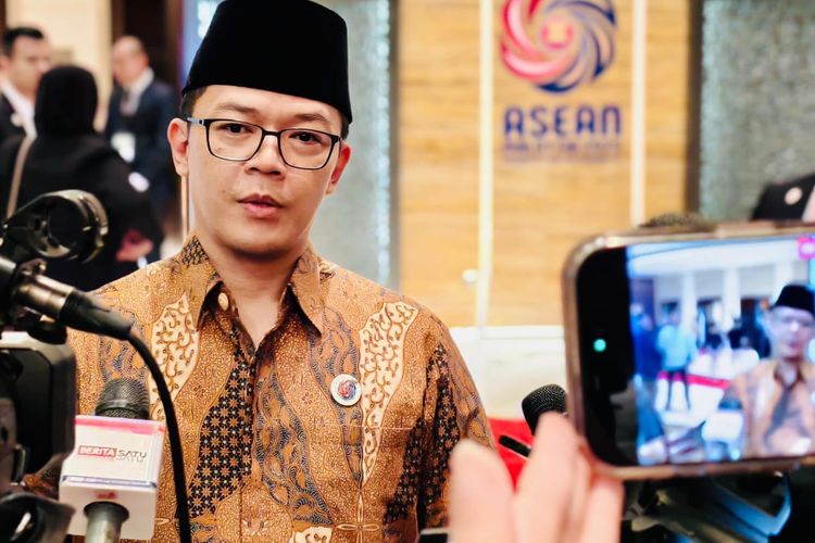 Menteri Luar Negeri (Menlu) Sugiono menyampaikan poin penting yang disampaikan Presiden Prabowo Subianto dalam sesi pleno dan retreat KTT ASEAN di Kuala Lumpur, Malaysia, Senin (26/5/2025) malam. 