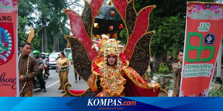 Karnaval Mobil Hias Warnai Festival Bunga Dan Buah Nusantara