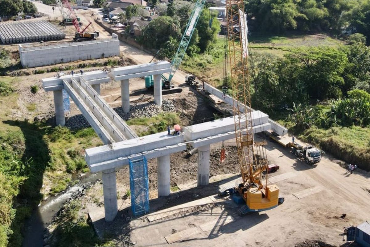 Pembangunan Jalan Tol Solo-Yogyakarta-NYIA Kulonprogo yang ditargetkan rampung pada tahun 2024.