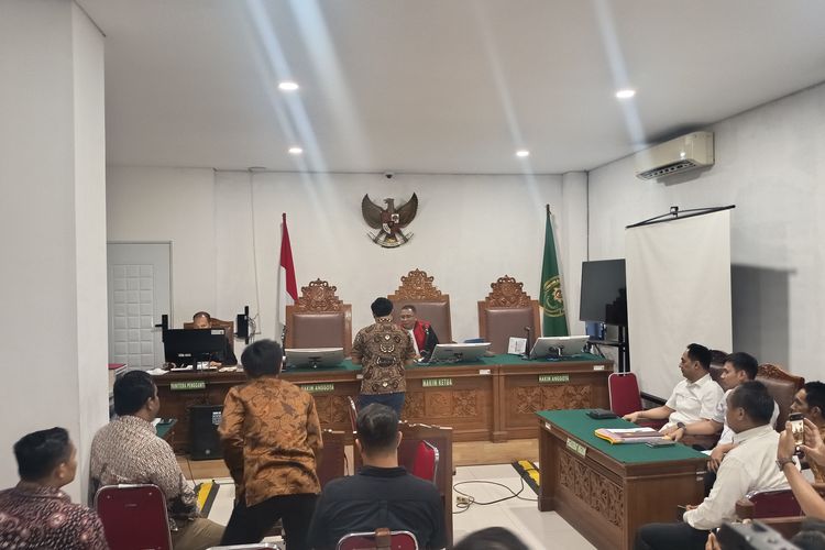 Kubu Febrie Adriansyah dan Tim Hukum Polri Serahkan Kesimpulan Praperadilan