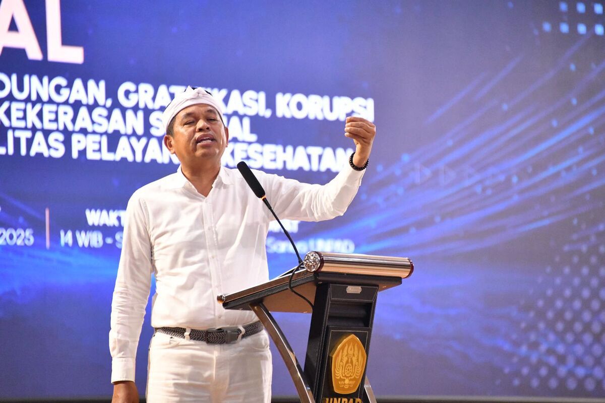 Gubernur Jawa Barat, Dedi Mulyadi saat menjadi pembicara dalam Seminar Nasional di Graha Sanusi, UNPAD, Jalan Dipatiukur, Kota Bandung, Jumat (22/8/2025).