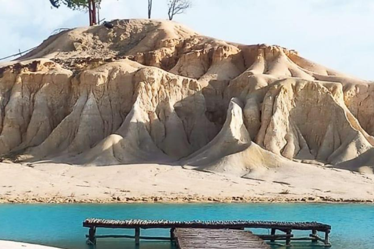 Gurun Pasir Bintan terletak di Dusun Busung, Kecamatan Seri Kuala Lobam, Kabupaten Bintan, 
Provinsi Kepulauan Riau. 