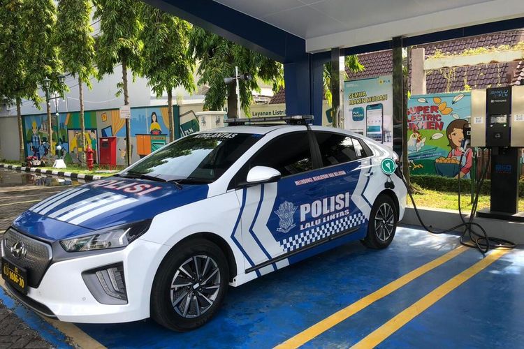 Dua unit mobil Pengawalan (Patwal) bekas konferensi tingkat tinggi (KTT) G20 di Nusa Dua, Bali,sedang diuji coba di Kepolisian Resor Kota (Polresta) Solo, Senin (28/11/2022).