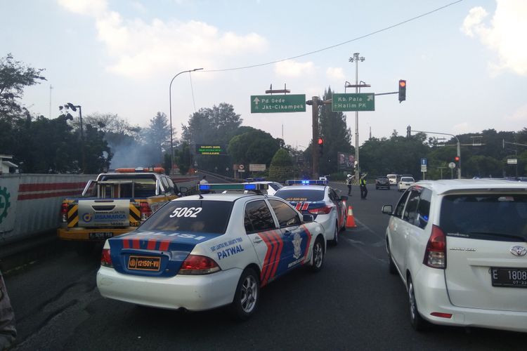 Akses Bekasi Cikampek dari Pintu Tol Halim  Ditutup Sementara