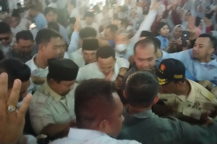 Para pendukung Prabowo memadati lokasi acara acara Silaturahmi Nasional Jaringan Santri Indonesia (JSI), di Palemba, Selasa (9/1/2024).