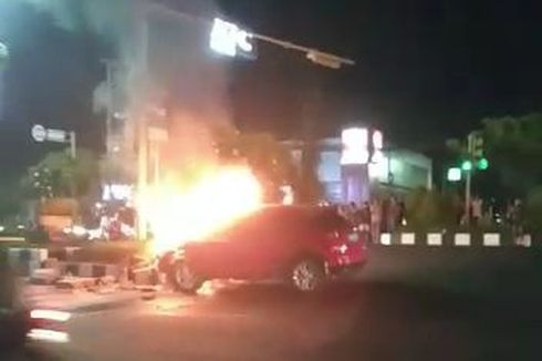 Turis Swiss Mabuk Saat Berkendara di Bali, Mobilnya Terbakar