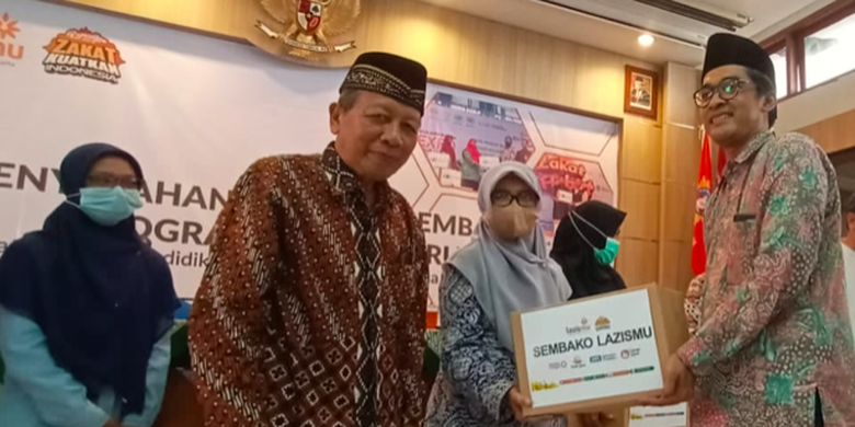 Zakat Kuatkan Indonesia, Lazismu Sumbangkan 500 Paket Sembako Buat Para ...