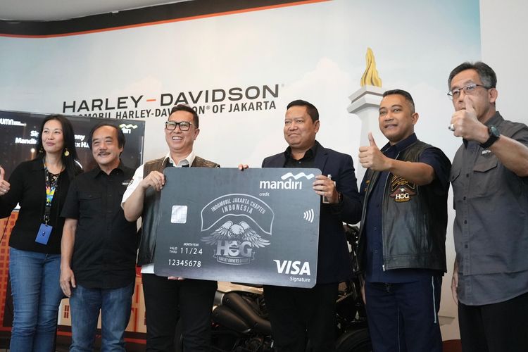 Bank Mandiri menjalin kemitraan strategis bersama HOG Indomobil Jakarta Chapter, komunitas pemilik Harley Davidson dengan meluncurkan kartu kredit khusus anggota. Penandatanganan perjanjian kerja sama itu berlangsung di Wisma Indomobil Jakarta, Jumat (9/8/2024).