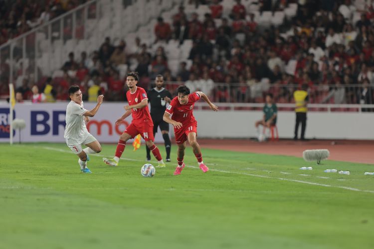 Aksi penyerang timnas Indonesia Rafael Struick pada laga timnas Indonesia vs Vietnam pada Kualifikasi Piala Dunia 2026 Zona Asia berlangsung di Stadion Utama Gelora Bung Karno, Jakarta, Kamis (21/3/2024) pukul 20.30 WIB. Terkini, Rafael Struick menyusul timnas Indonesia ke Hanoi untuk melawan Vietnam di Kualifikasi Piala Dunia 2026 Zona Asia. 