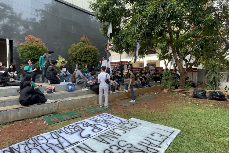 Demo 2 Tahun Prabowo-Gibran, Mahasiswa UNJ Desak Karhutla Jadi Bencana Nasional