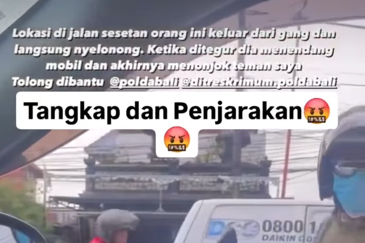 Cekcok di jalan antara mobil dan motor