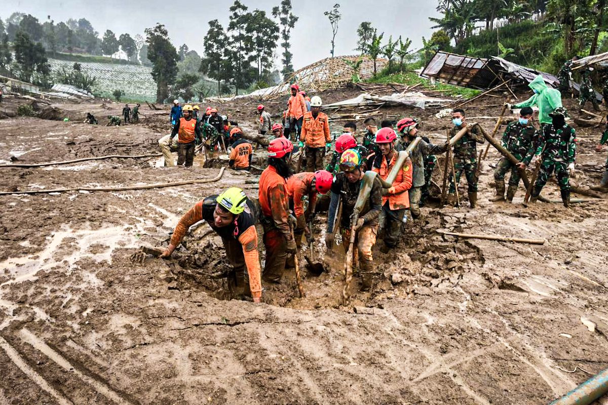 Semua Korban Longsor Cisarua Bandung Barat Ditemukan, Total 80 Kantong  Jenazah Dievakuasi
