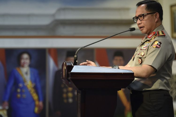 Kapolri Jenderal Pol Tito Karnavian menyampaikan perkembangan kasus penyerangan terhadap penyidik Komisi Pemberantasan Korupsi (KPK) Novel Baswedan, di Kantor Presiden, Jakarta, Senin (31/7). Kapolri dipanggil oleh Presiden Joko Widodo untuk melaporkan perkembangan kasus Novel Baswedan. ANTARA FOTO/Puspa Perwitasari/kye/17