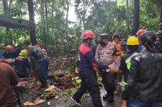 Hujan Disertai Angin Kencang, 2 Pengendara Motor di Sukabumi Tewas Tertimpa Pohon