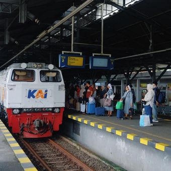 Ilustrasi kereta api. Daftar KA go show dari Jogja Mei 2026. Daftar kereta tarif khusus dari Jogja Mei 2026. Daftar tarsus kereta api dari Jogja Mei 2026.