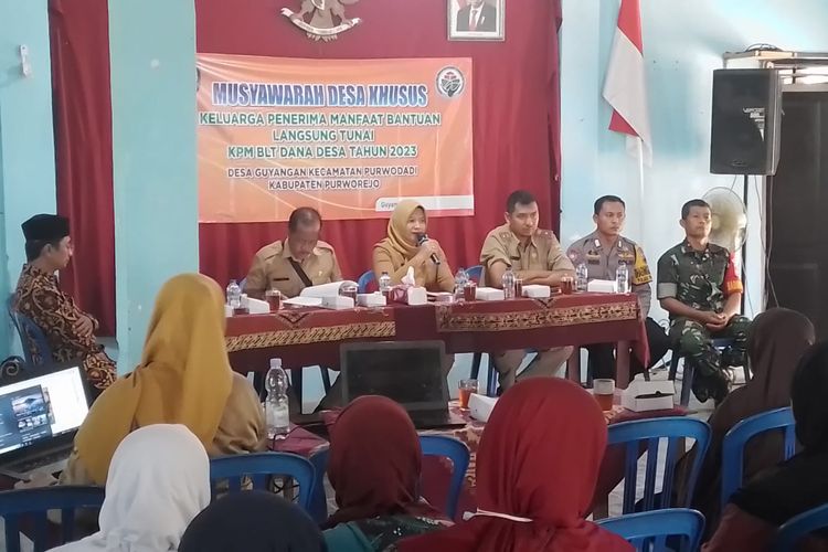 Salah satu perangkat desa di Desa Guyangan, Kecamatan Purwodadi, Purworejo, Jawa Tengah harus rela mendapatkan surat peringatan 1 (SP 1) dari pihak desa setempat. 