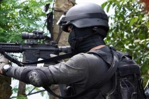 Polisi Sita Samurai hingga Atribut FPI di Rumah Terduga Teroris di Tanjung Barat