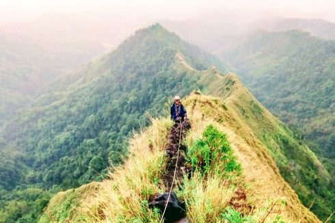 Gunung Piramid Punya Tingkat Bahaya Tinggi untuk Pendakian