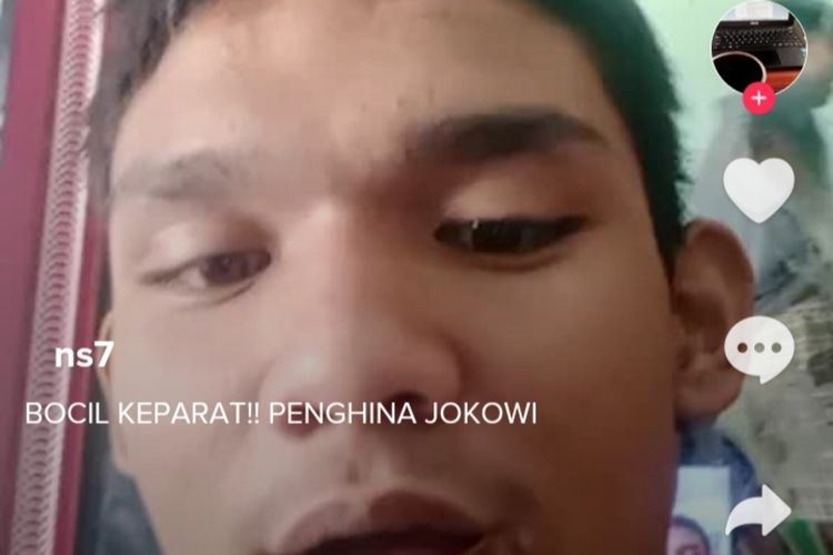 Tangkapan layar video viral seorang pria menghina Presiden Jokowi di Rokan Hulu, Riau, Selasa (14/2/2023).