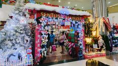 Diburu Pembeli hingga Papua, Sentosa Florist Jadi Jujukan Belanja Natal di Pasar Atom Surabaya