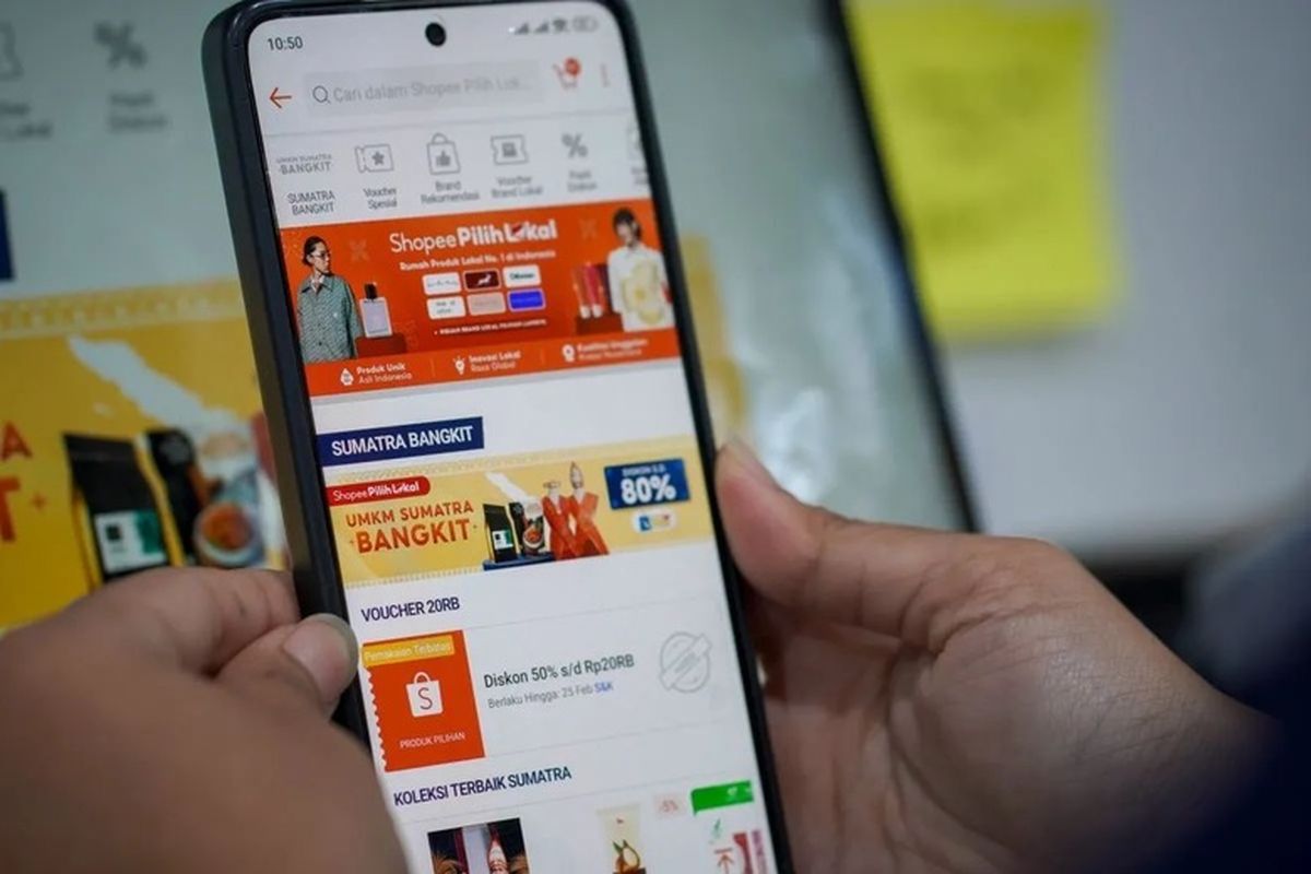 Transaksi UMKM melalui platform e-commerce di wilayah terdampak bencana, yaitu Aceh, Sumut, dan Sumbar mengalami kenaikan. (Dok. Kemendagri) 
