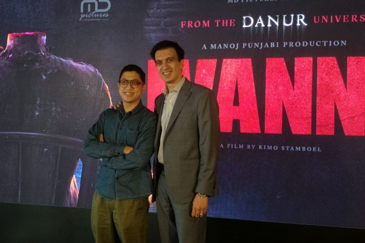 Sutradara film Ivanna, Kimo Stamboel dan produser Manoj Punjabi saat perilisan poster Ivanna, di MD Place, Setiabudi, Jakarta Selatan, Selasa (7/6/2022).