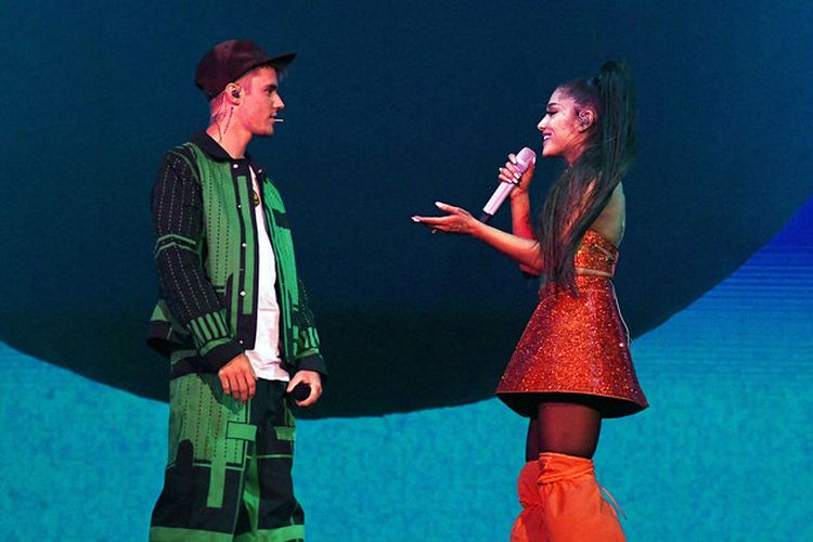 Justin Bieber dan Ariana Grande di panggung Coachella, AS, Minggu (20/4/2019).