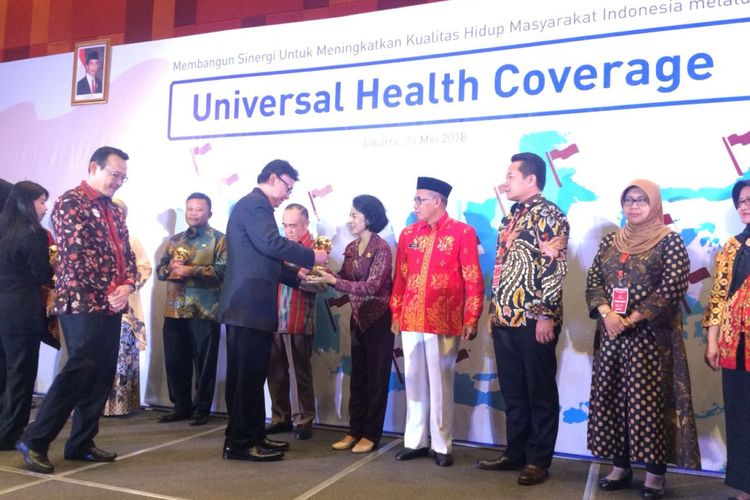 Pemerintah Kota Semarang meraih penghargaan atas program universal health coverage bagi warganya.
