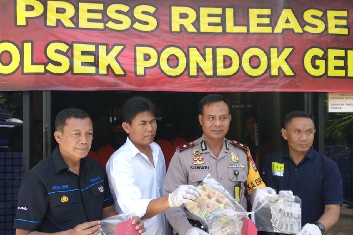 Kapolsek Pondok Gede Kompol Suwari saat rilis kepada media Kamis (29/3/2018)