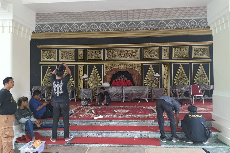 Dekorasi penikahan Ngunduh Mantu, bertemakan, Jawa Klasik Mataram Islam oleh Asmoro Decoration di Loji Gandrung, mulai terpasang, Jumat (9/12/2022).