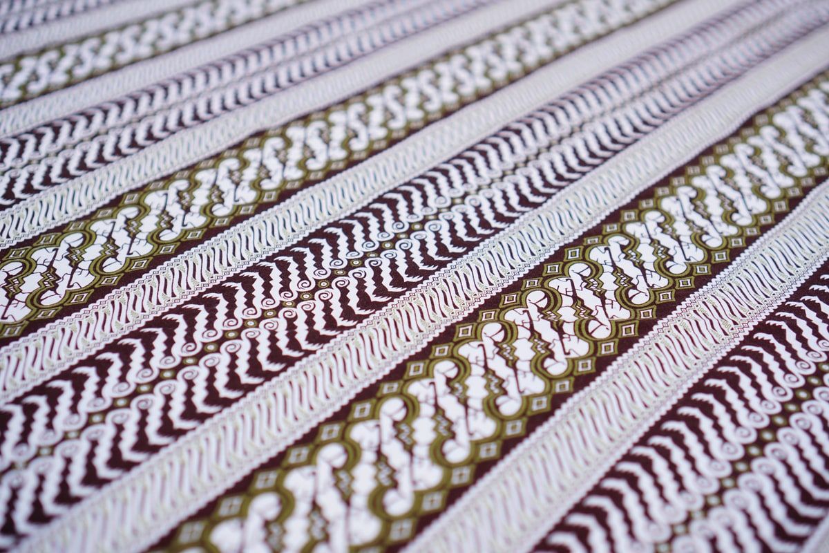 Motif batik parang.