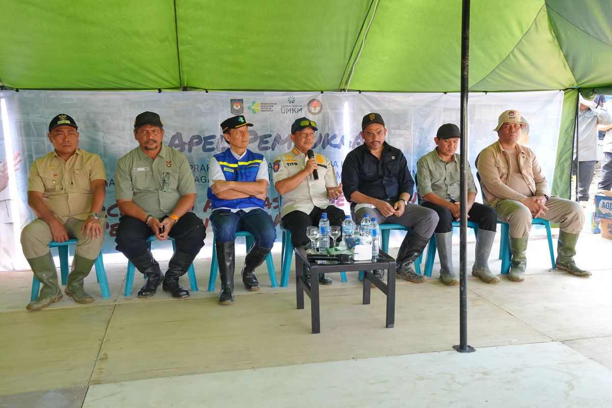 Menteri Dalam Negeri (Mendagri) Muhammad Tito Karnavian dalam Apel Pembukaan Tim Satuan Tugas Kementerian Dalam Negeri (Kemendagri) dalam rangka Percepatan Aktivasi Pemerintahan dan Pelayanan Publik Pascabencana Aceh di Kompleks Perkantoran Kabupaten Aceh Tamiang, Aceh, Senin (5/1/2026).