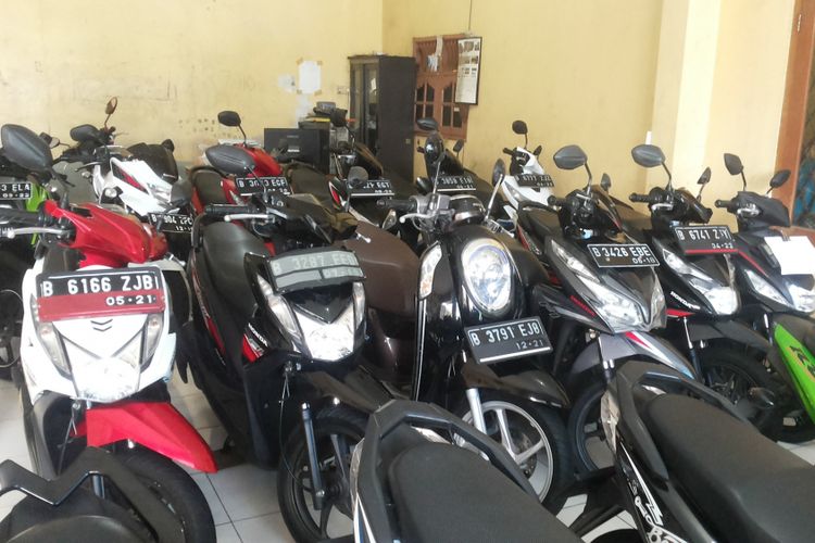 Deretan motor bekas yang dijual di diler mokas Tria Motor, Cilodong, Depok, Rabu (31/1/2018).