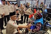 Reaksi Gus Irfan Lihat Jemaah Sulsel Berbaju Bling-bling di Bandara Jeddah: Ini Ciri Khas