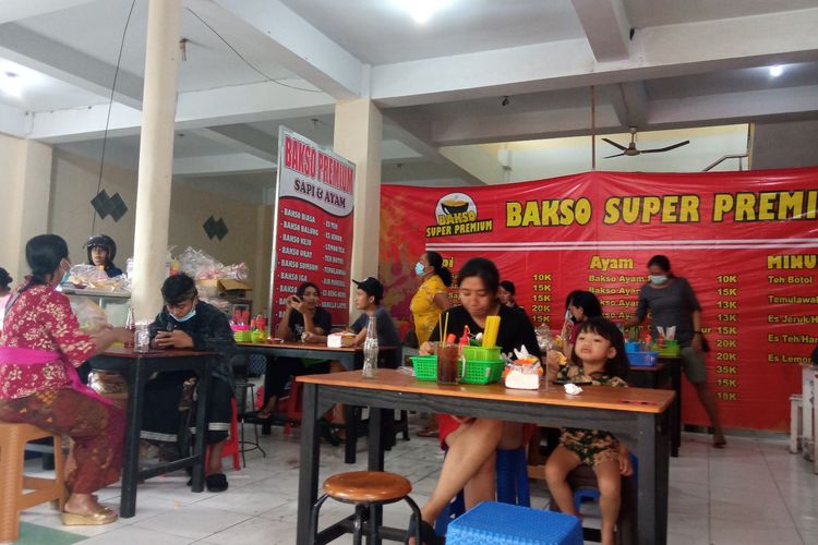 Warung Bakso Super Premium di Jalan Raya Sibang Kaja No.78, Sibang Kaja, Abiansemal, Kabupaten Badung, Bali.