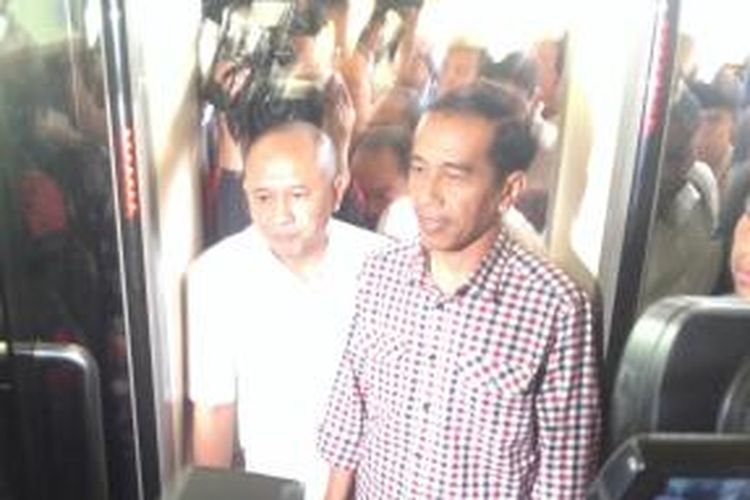 Capres Joko Widodo memenuhi panggilan Badan Pengawas Pemilu, di kantor Bawaslu, Jakarta, Sabtu (7/6/2014).