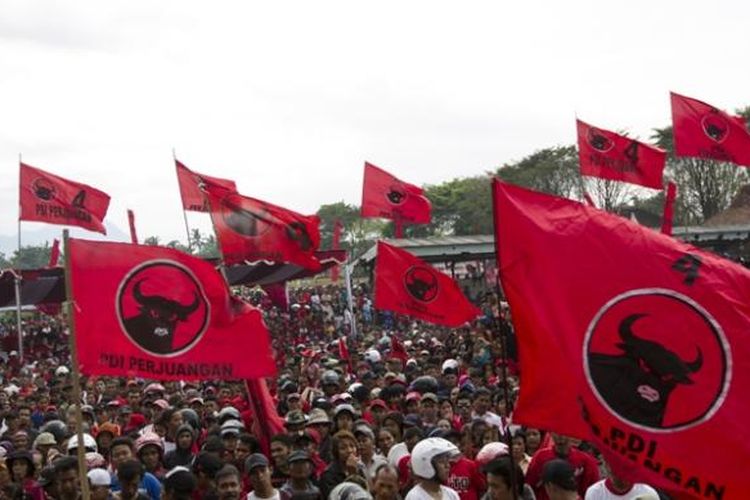 Suasana kampanye terbuka Partai Demokrasi Indonesia Perjuangan (PDI-P) di Lapangan Sukun, Malang, Jawa Timur, Minggu (30/3/2014). 