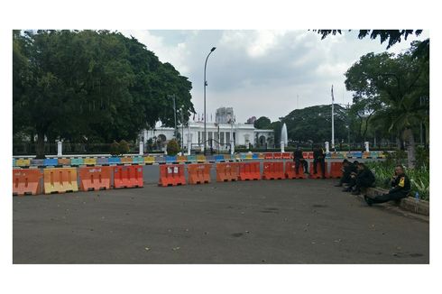 Polisi Buat Barikade dan Tutup Akses Menuju Istana Negara