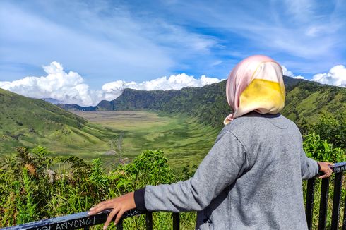 Indahnya Kaldera Bromo dan Puncak Mahameru dari Pos Bantengan