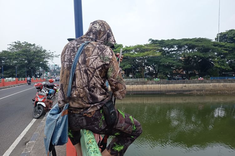 Pemaser Ikan di Sungai Cisadane Bantah Rusak Ekosistem: Kami Tanam Benih
