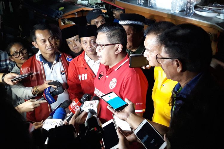 Sekretaris Jenderal DPP PDI Perjuangan Hasto Kristianto dalam pertemuan bersama sekjen partai-partai koalisi di Gedung Joang 45 Jakarta, Sabtu (4/8/2018).