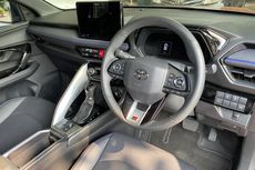 Ulik Perbedaan Interior Toyota Yaris Cross Standar dengan Hybrid